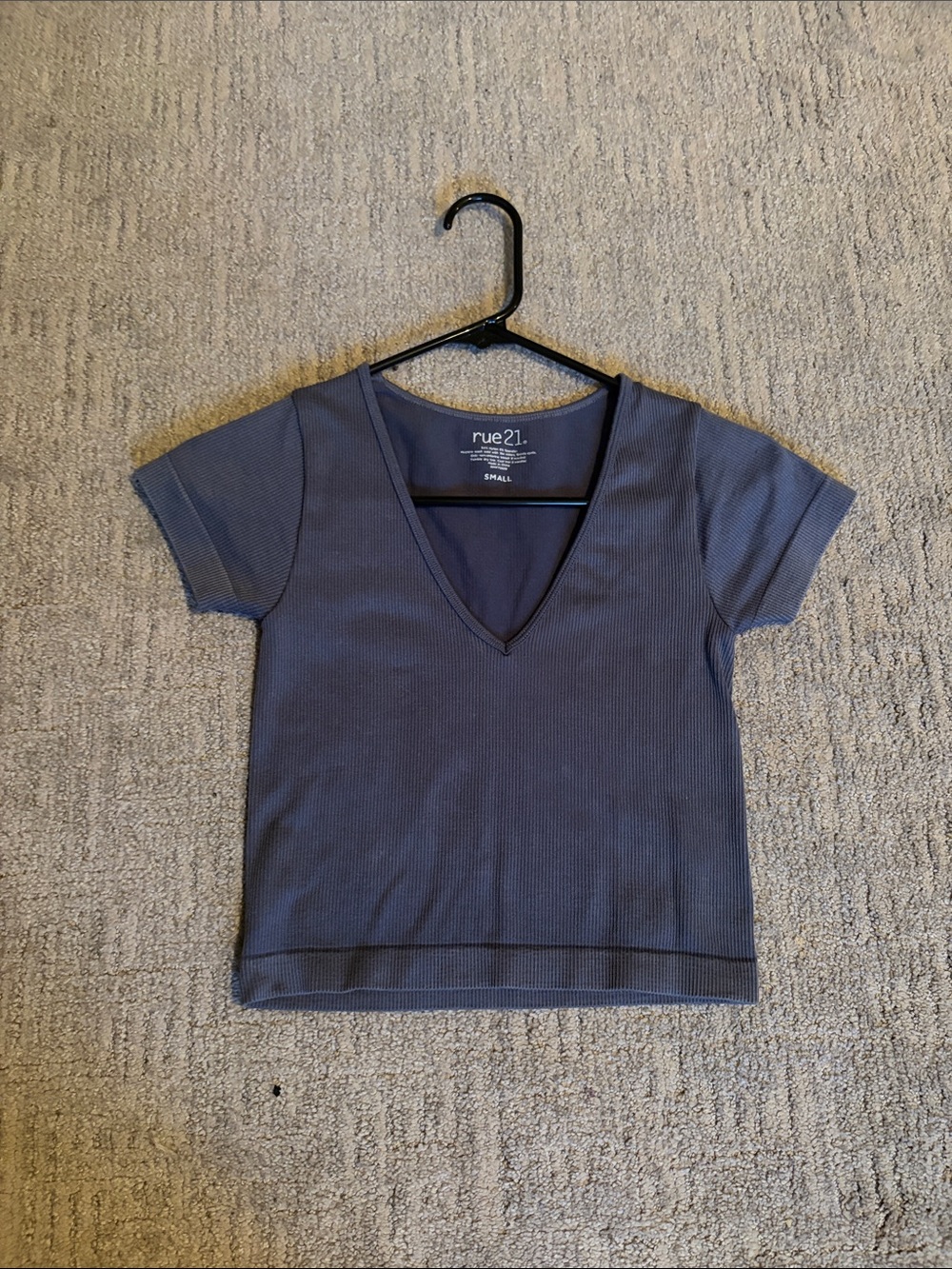 rue21 Charcoal Gray Ribbed V-Neck Short Sleeve Tee